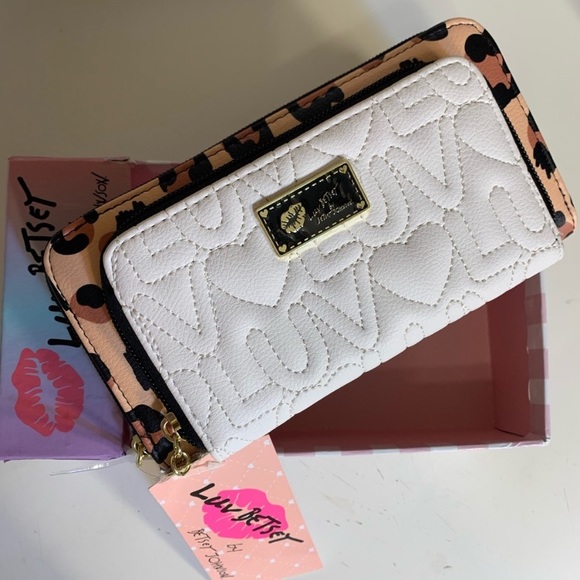 Betsey Johnson Wallet NWT - Picture 2 of 8